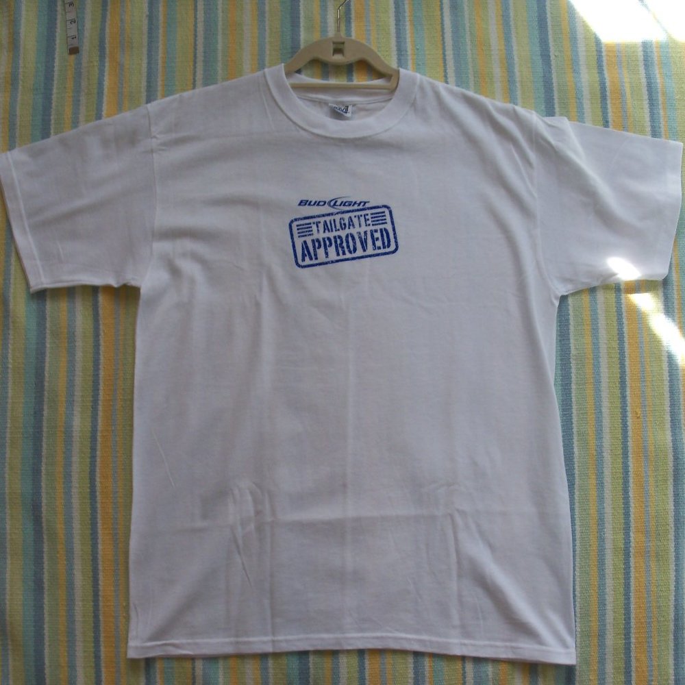 *NWOT Bud Light Tailgate Approved t-shirt Large
